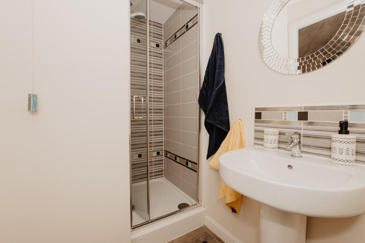 Coyle House, 3 Bed,Corby, Super Kings Or Twins, Driveway, Free Wi-Fi, Corporates Welcome Екстериор снимка