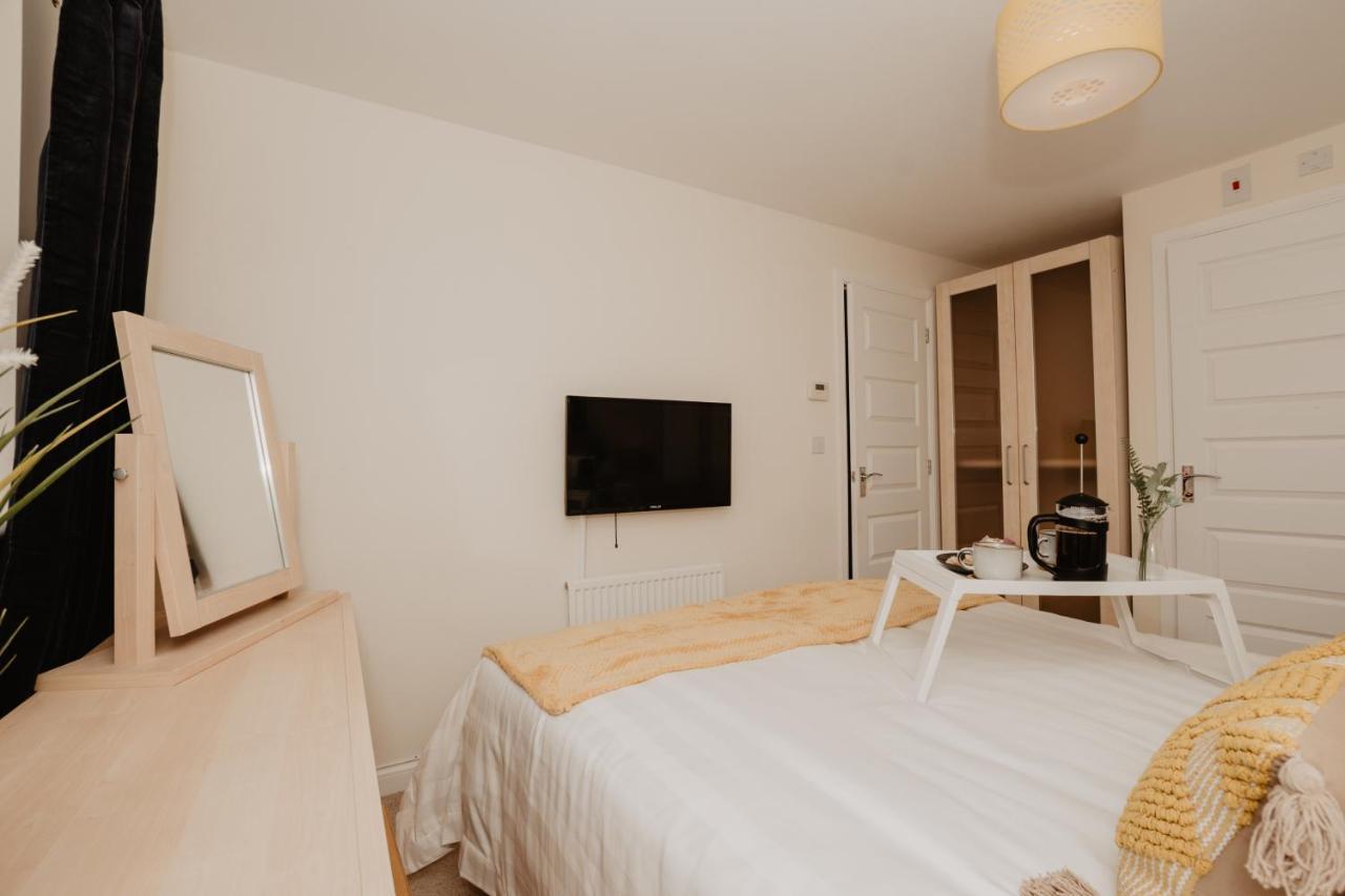 Coyle House, 3 Bed,Corby, Super Kings Or Twins, Driveway, Free Wi-Fi, Corporates Welcome Екстериор снимка