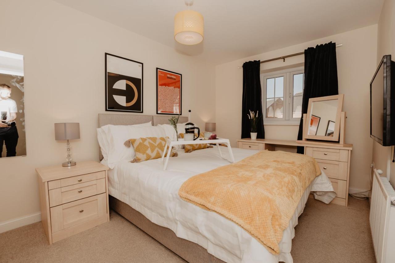 Coyle House, 3 Bed,Corby, Super Kings Or Twins, Driveway, Free Wi-Fi, Corporates Welcome Екстериор снимка