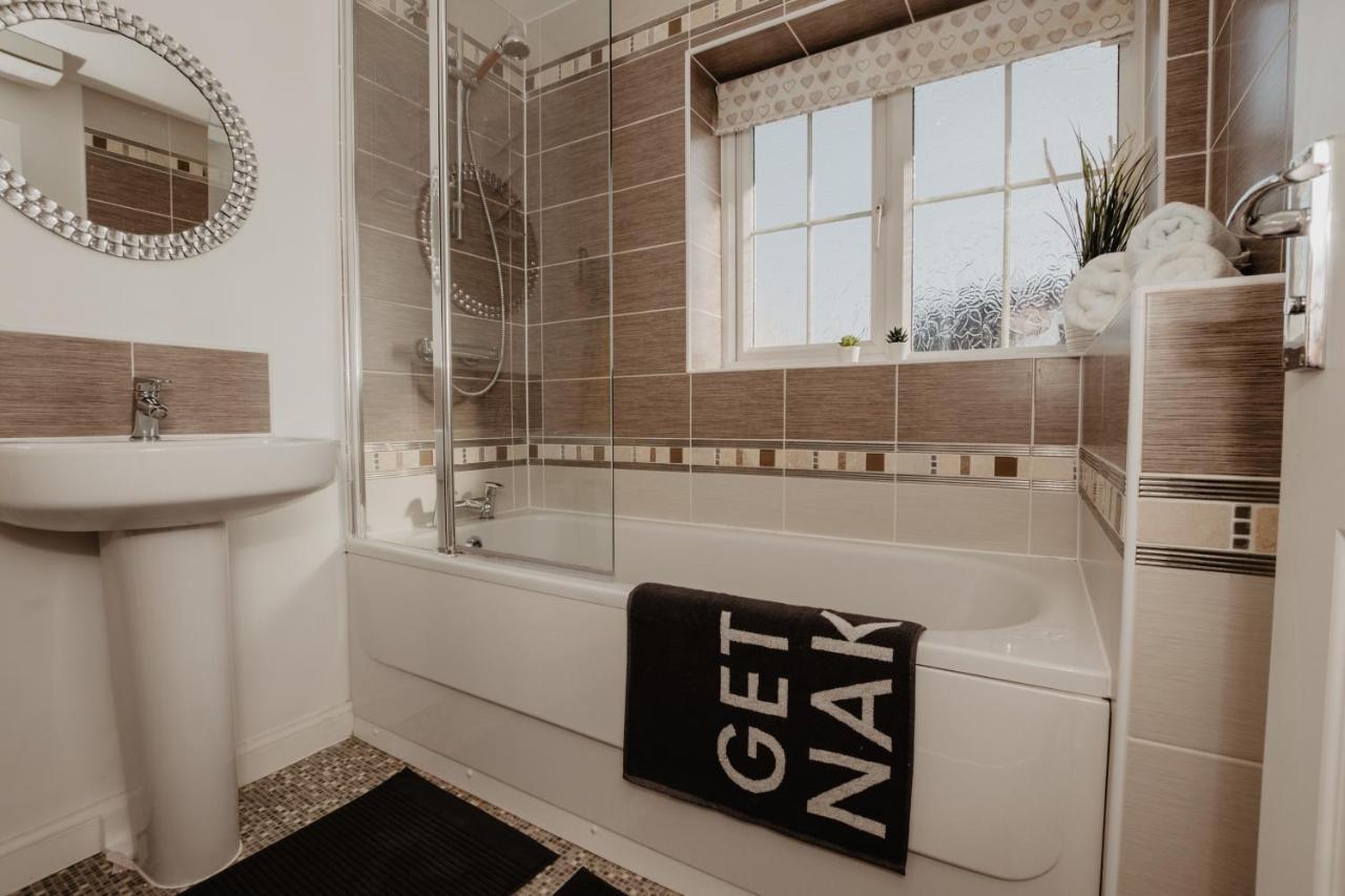 Coyle House, 3 Bed,Corby, Super Kings Or Twins, Driveway, Free Wi-Fi, Corporates Welcome Екстериор снимка