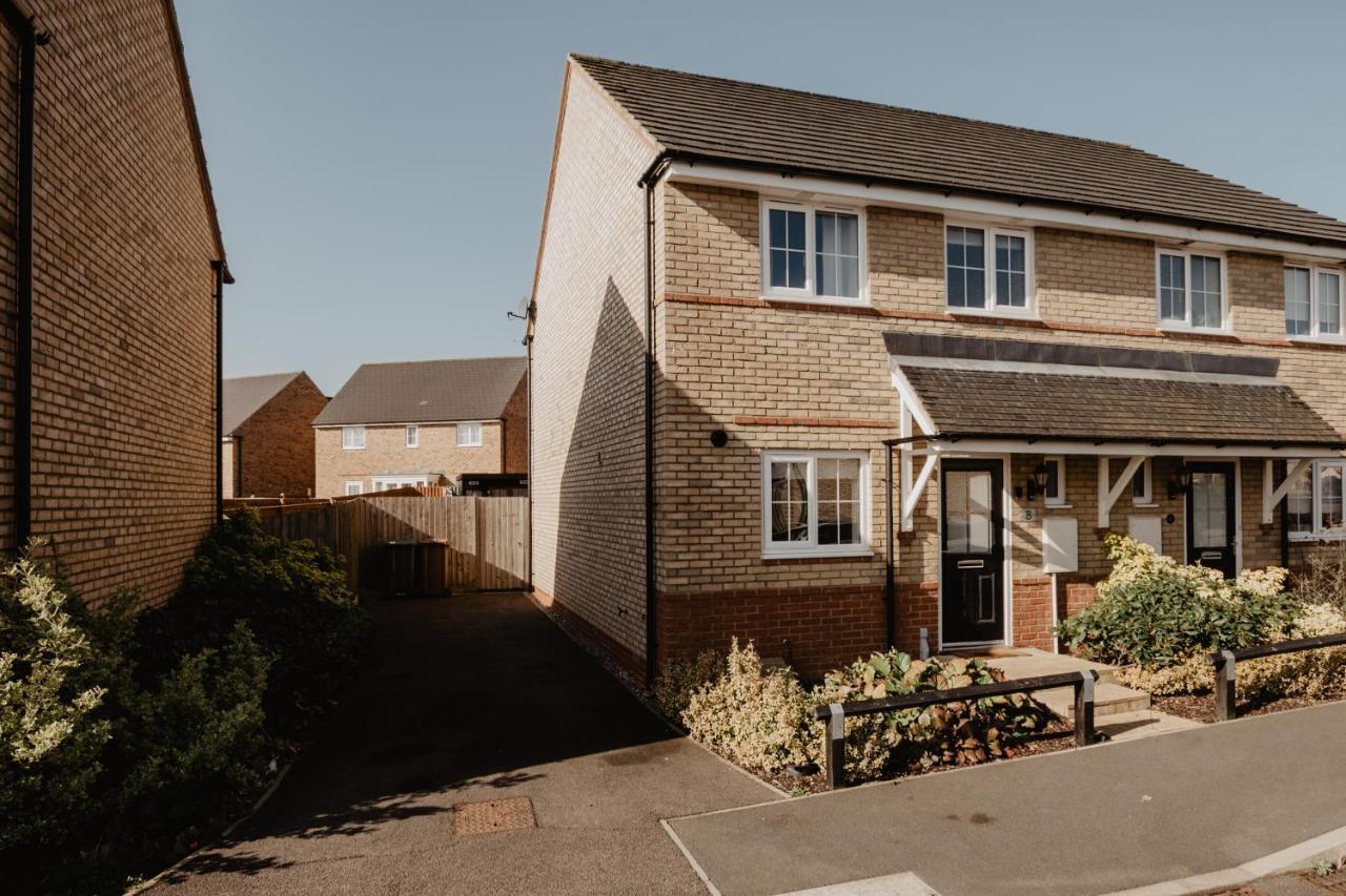 Coyle House, 3 Bed,Corby, Super Kings Or Twins, Driveway, Free Wi-Fi, Corporates Welcome Екстериор снимка